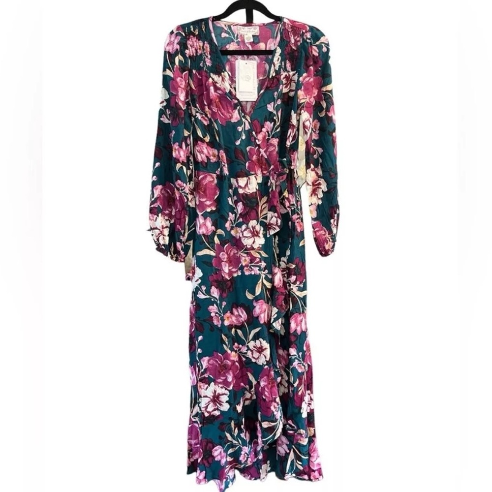 Chic Floral Midi Dress with Long Sleeves